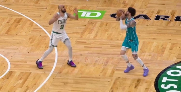 开云体育平台-险些回场！拉梅洛·鲍尔弧顶后撤步 超远三分洞穿篮心